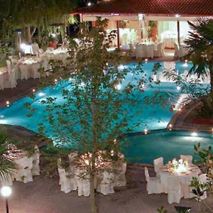 3* Hotell Four Seasons